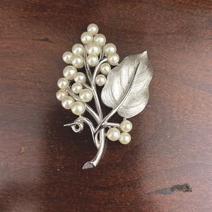 TRIFARI Vintage Silver-Toned Brooch with Faux Pearls